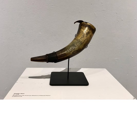 Jed Webster Smith - “Sine Fine Fames” 2021 - Animal horn, leather, brass and lampblack - 28 x 18 cm, 11 x 7 in