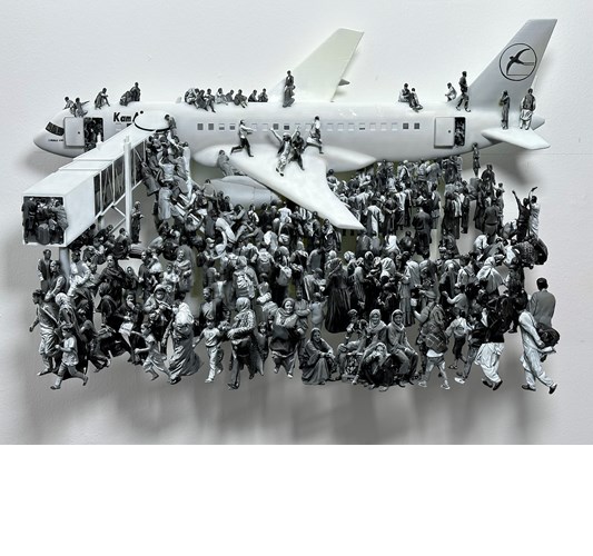 Jiannan Wu - "Kabul Airport" 2022 - Acrylic on resin, metal, and wood, edition of 3 + 1 AP - 48 x 70 x 16 cm, 19 x 27,5 x 6 in