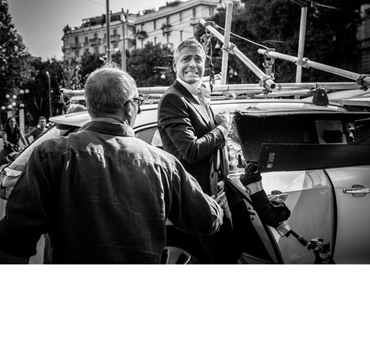 Rainer Hosch - Coffee with George, Milan 2010 - 17 x 22 in / 43 x 55 cm, 30 x 40 in / 76 x 101cm - Archival Pigment Print ?Edition of 5 + 2 AP Unframed